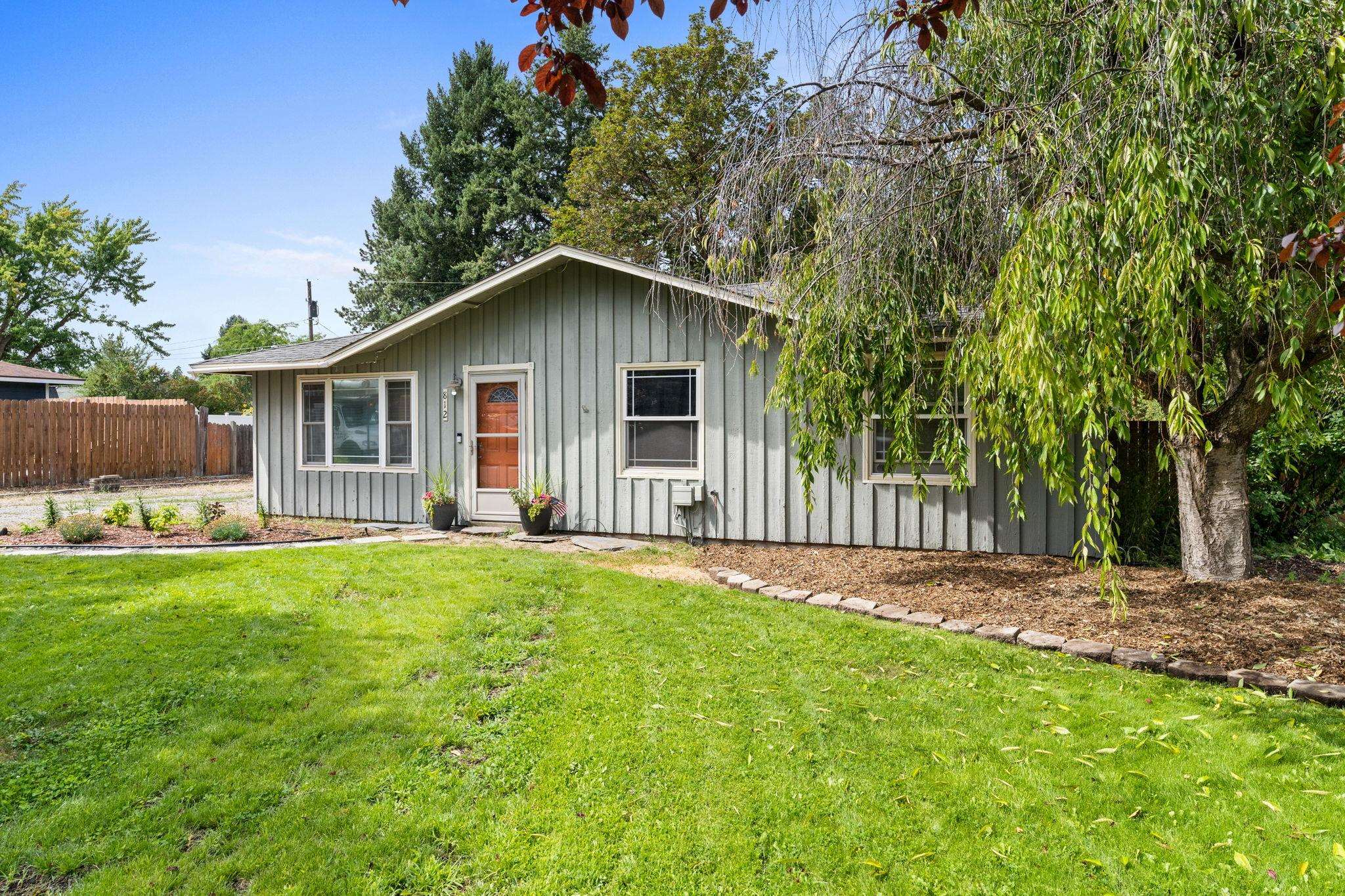 812 South Best Road Spokane Valley, WA 99037 - Photo 4 of 37