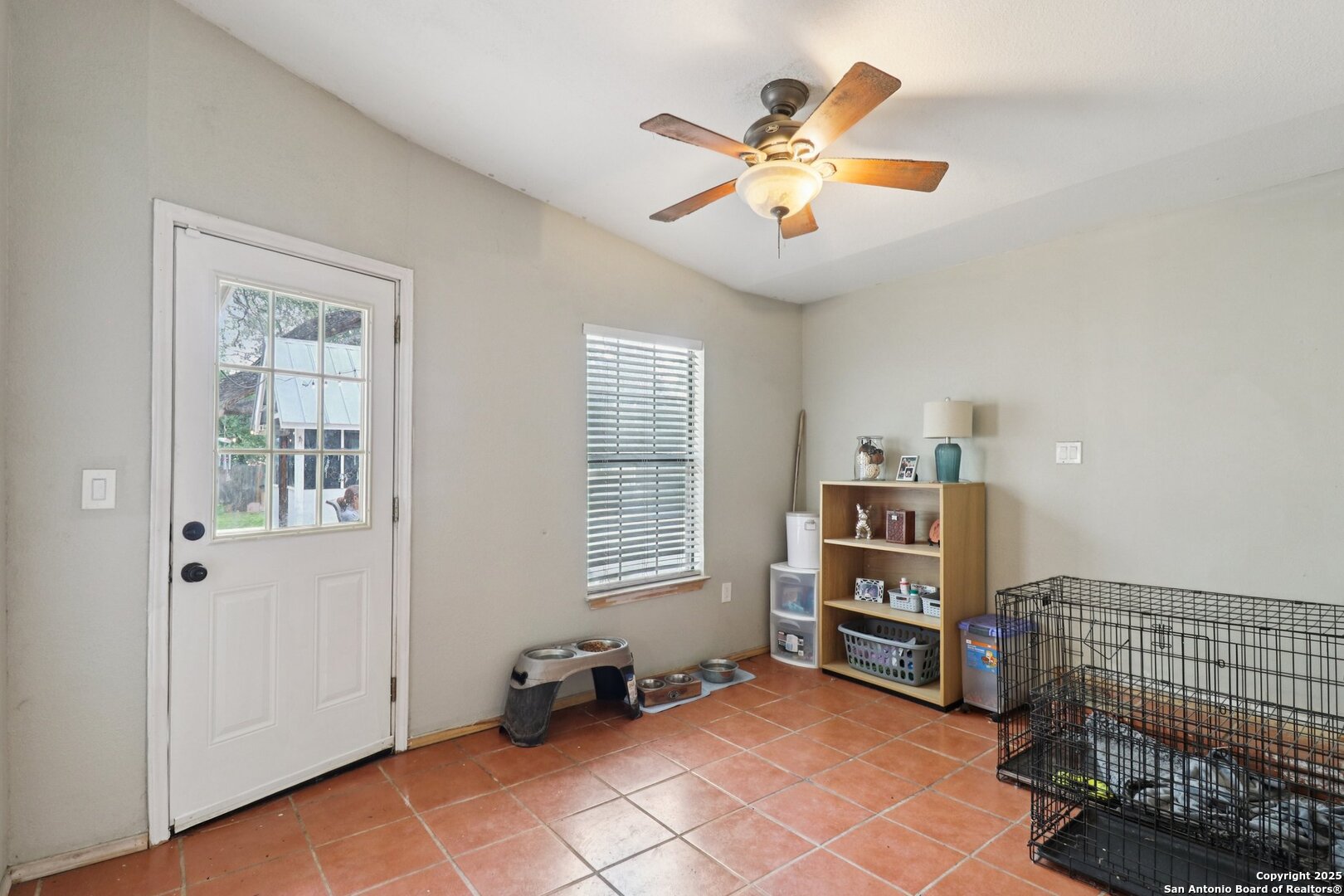 503 Mockingbird Lane Devine, TX 78016 - Photo 20 of 49 a view of a livingroom with a bookshelf