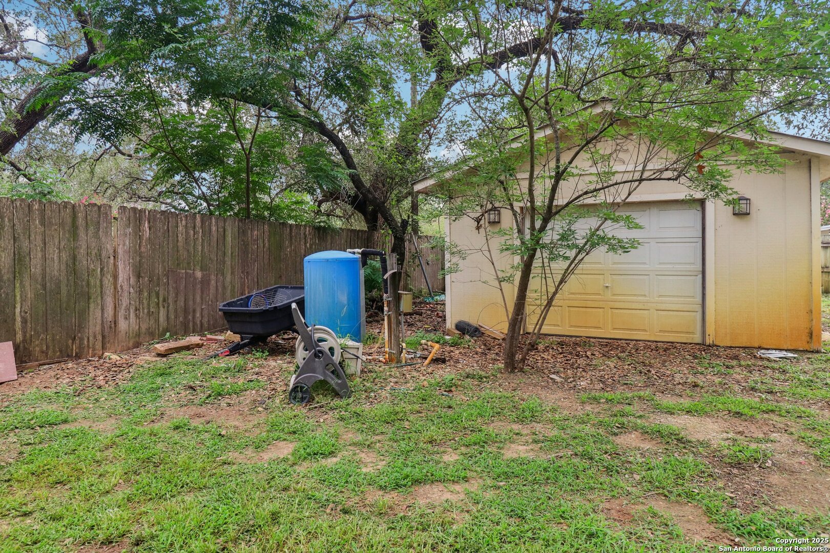 503 Mockingbird Lane Devine, TX 78016 - Photo 43 of 49 a backyard of a house with table and chairs