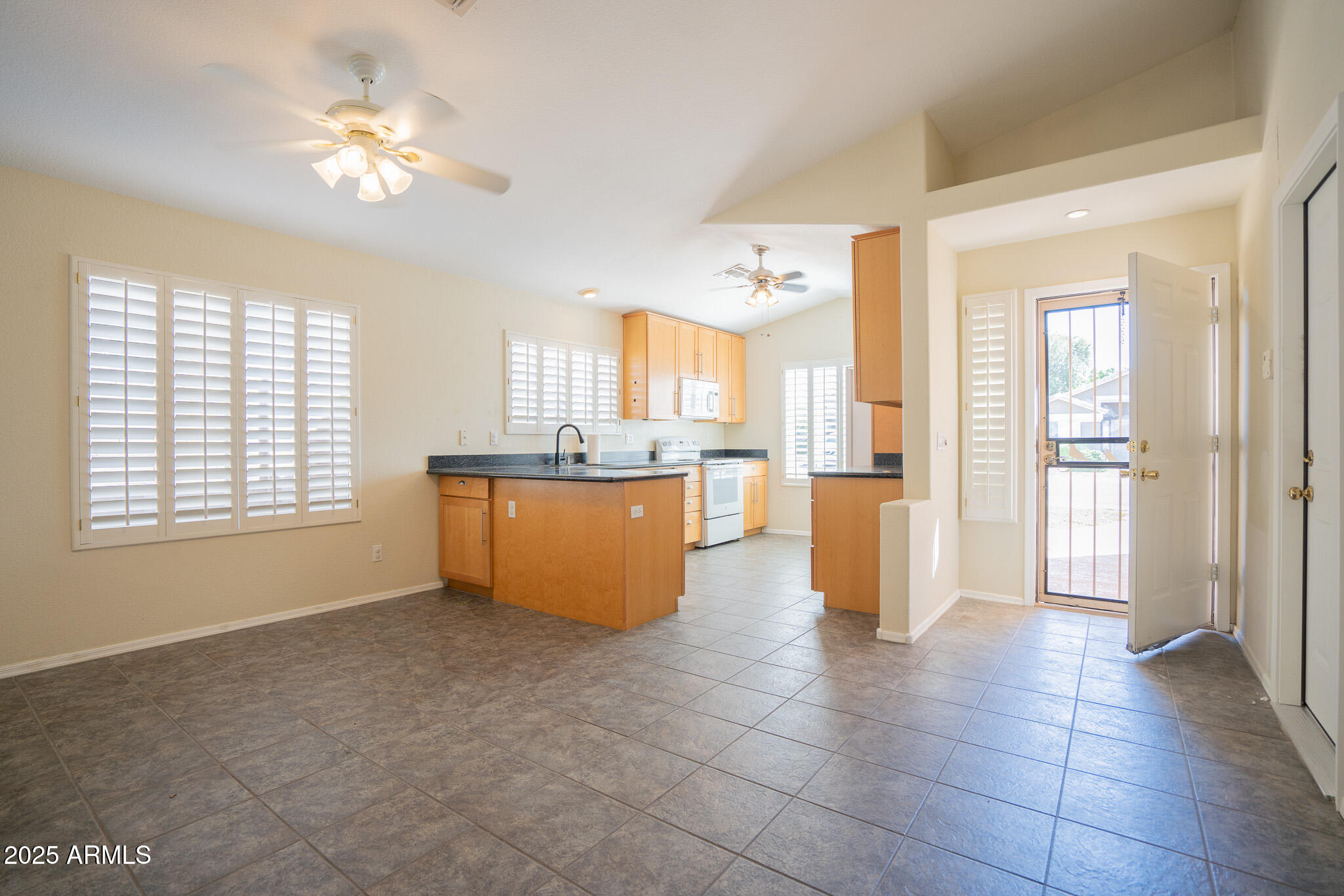 3518 West Fallen Leaf Lane Glendale, AZ 85310 - Photo 9 of 33 DSC00342