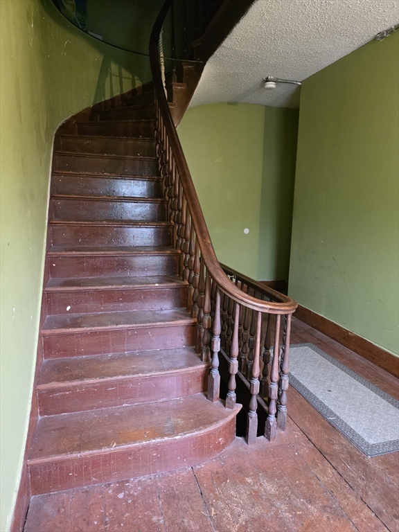 4 Home Street Worcester, MA 01609 - Photo 16 of 20