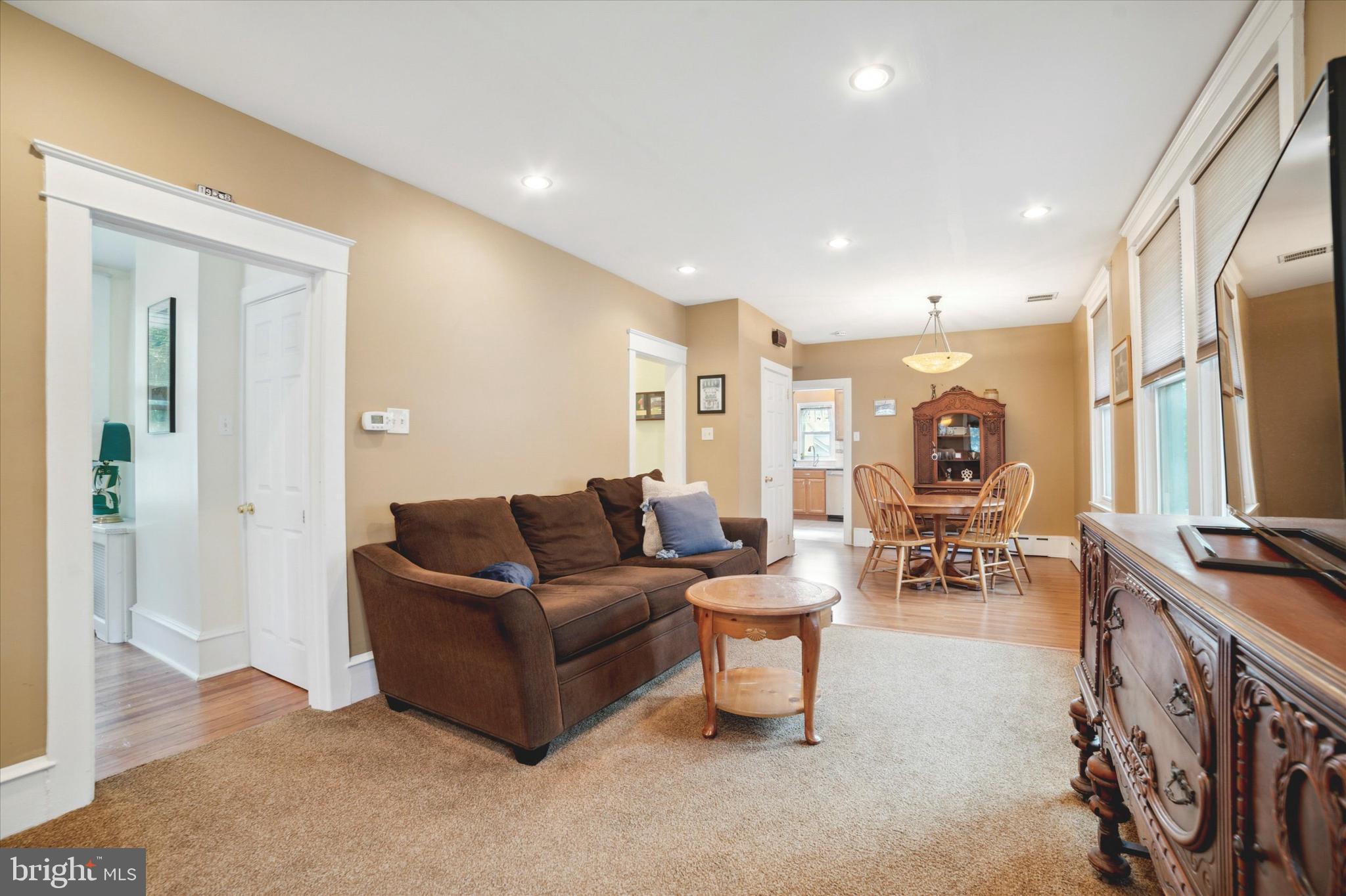 73 South Sproul Road Broomall, PA 19008 - Photo 3 of 25 Living room