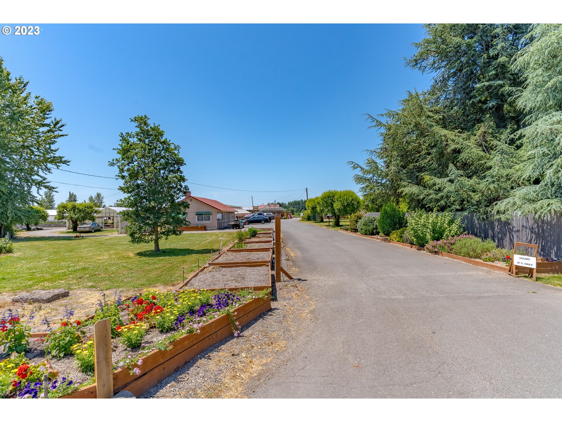 9805 River Road Northeast Salem, OR 97303 - Photo 2 of 48 Gallery Image 2