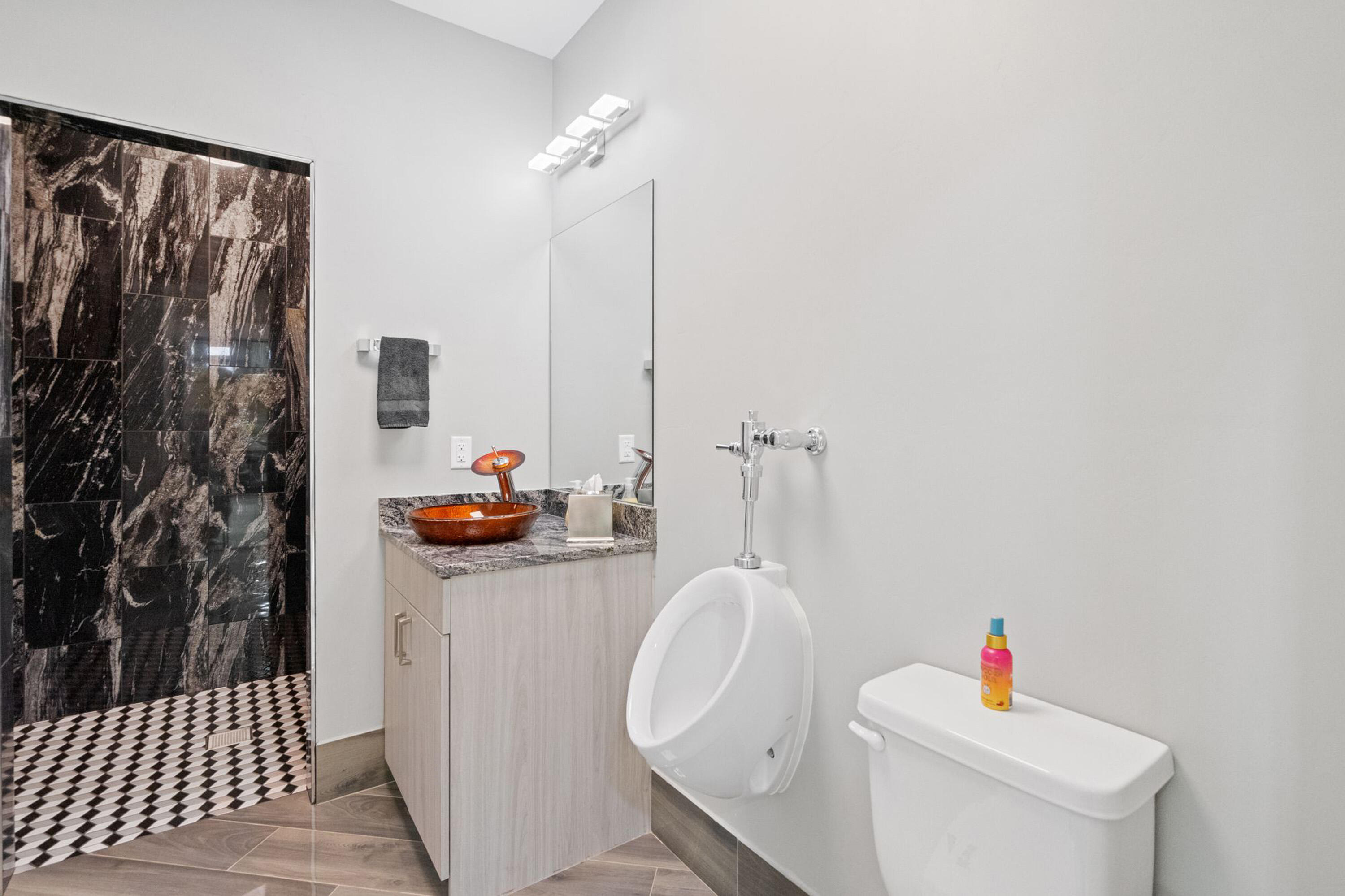2829 South 3200 West Hurricane, UT 84737 - Photo 101 of 115 RV Garage Bathroom