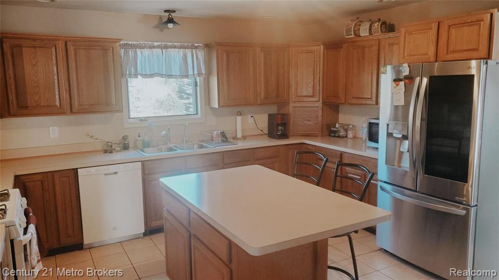 5582 Fish Lake Road North Branch, MI 48461 - Photo 3 of 27 Gallery Image 3