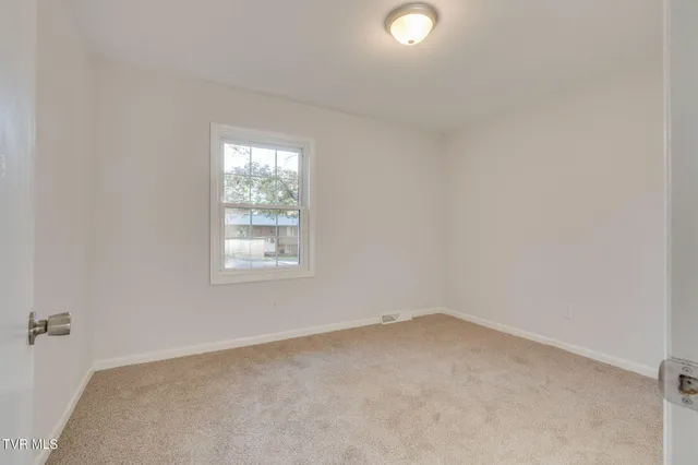 $339,900 | 506 Edgewood Drive, Mount Carmel, TN 37645