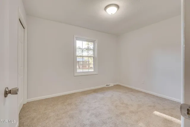 $339,900 | 506 Edgewood Drive, Mount Carmel, TN 37645