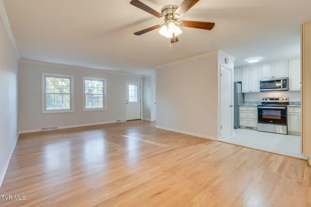 $339,900 | 506 Edgewood Drive, Mount Carmel, TN 37645