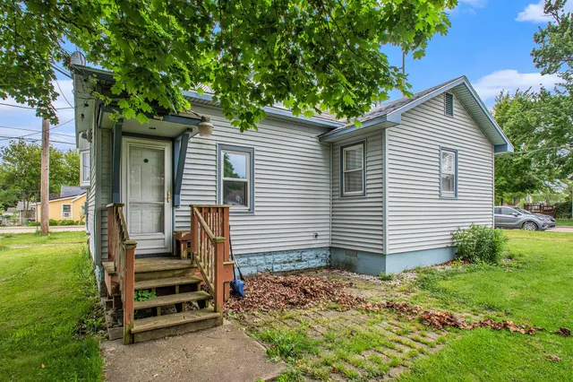 $180,000 | 202 Maple Street, Three Oaks, MI 49128