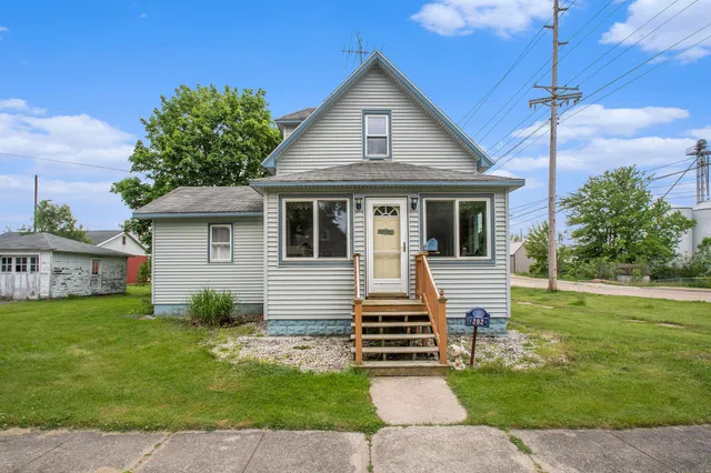 $180,000 | 202 Maple Street, Three Oaks, MI 49128