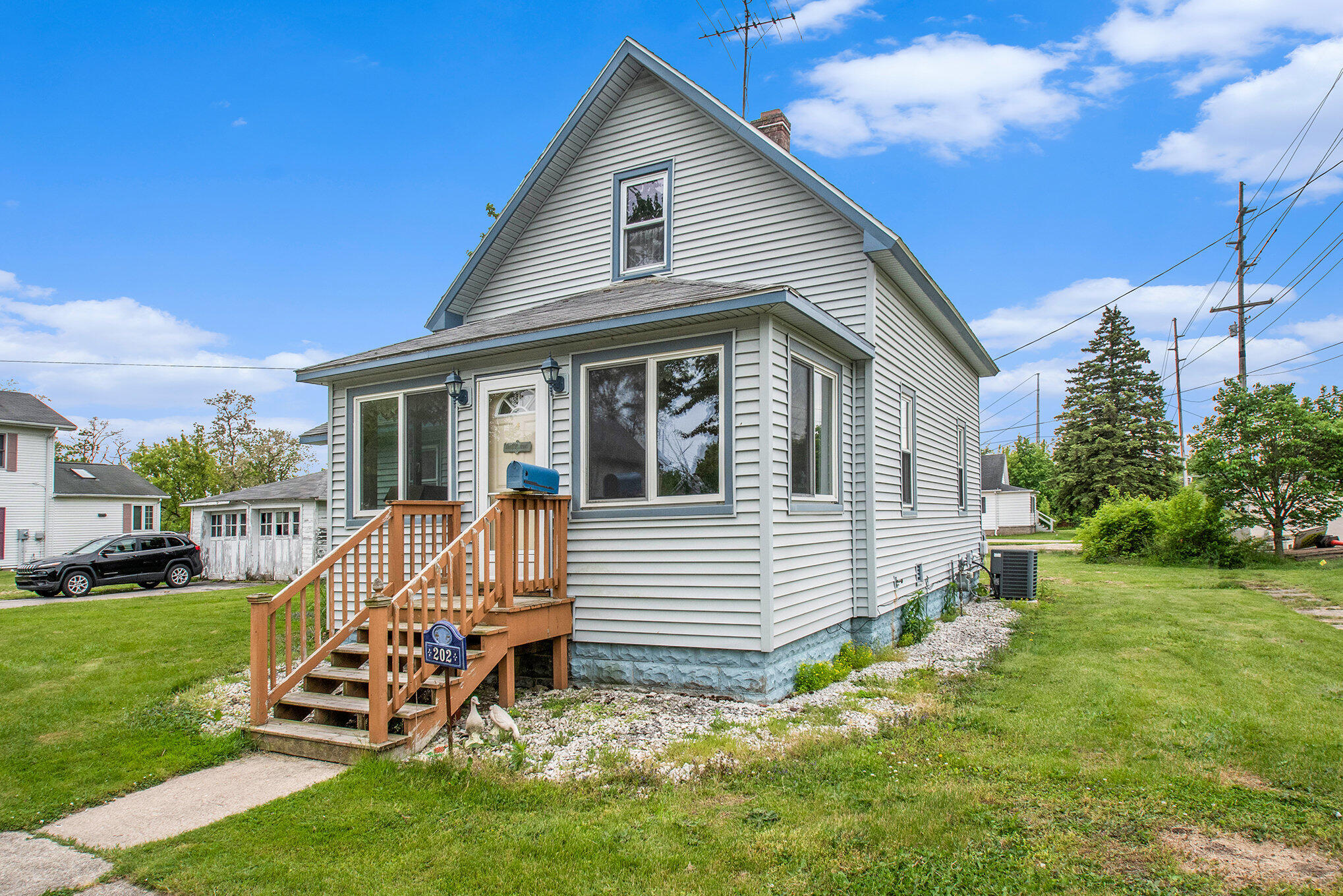 202 Maple Street Three Oaks, MI 49128 - Photo 3 of 17 003_file_574