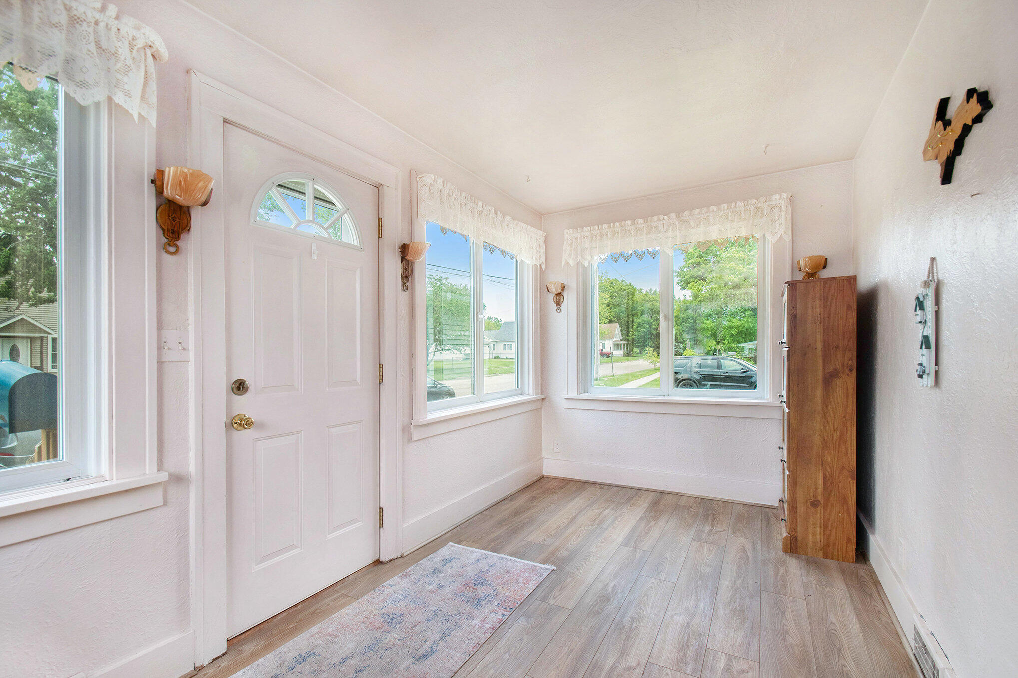 202 Maple Street Three Oaks, MI 49128 - Photo 4 of 17 004_file_660
