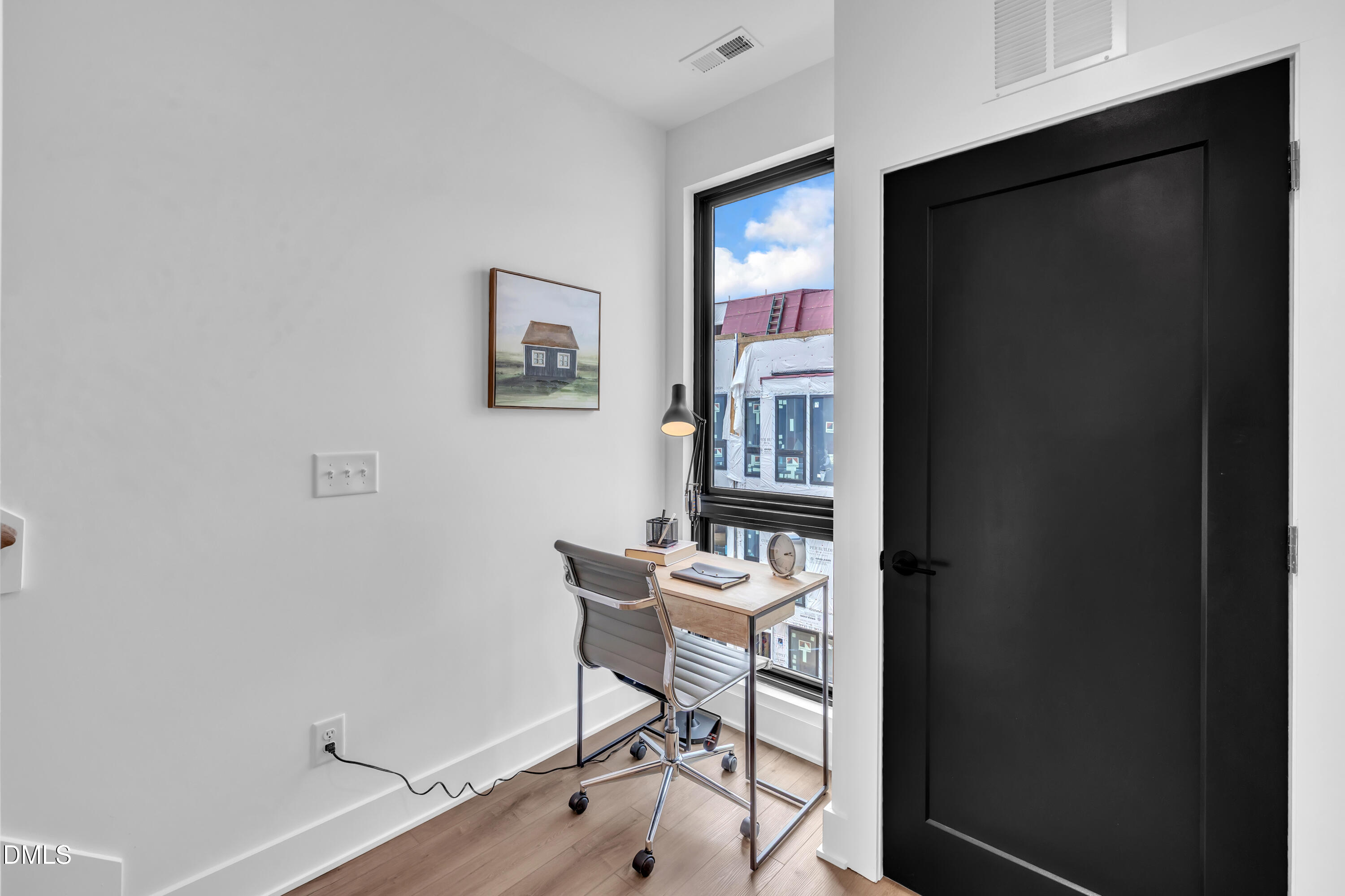 512 Gordon Street, Unit 305 Durham, NC 27701 - Photo 20 of 38 a room with a table and a chair