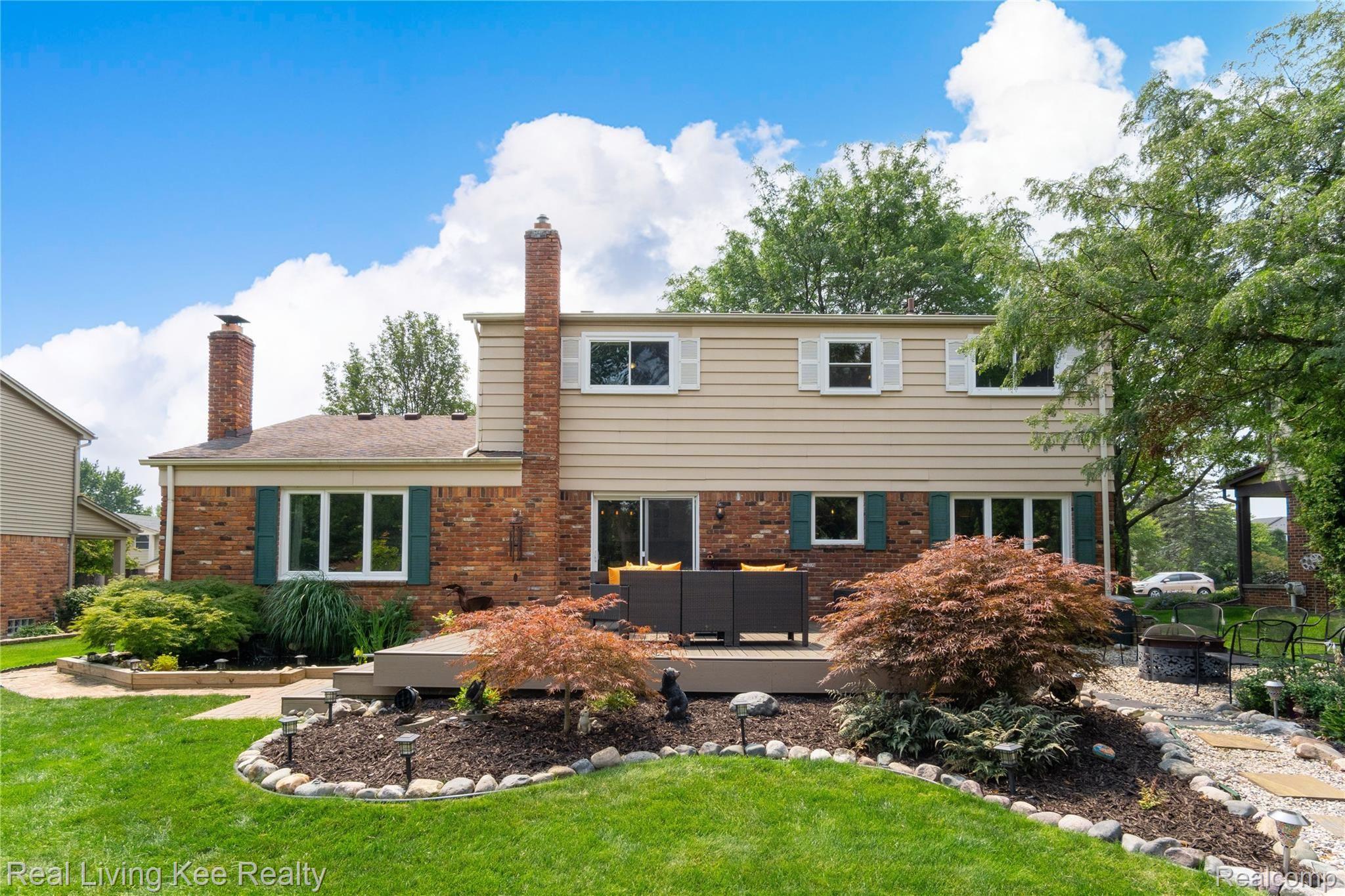611 Abbey Court Rochester, MI 48307 - Photo 39 of 39 What a gorgeous yard!