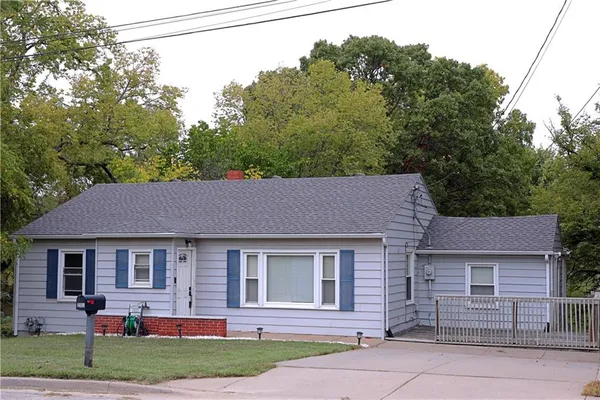 $221,000 | 202 Northeast 76th Terrace, Gladstone, MO 64118