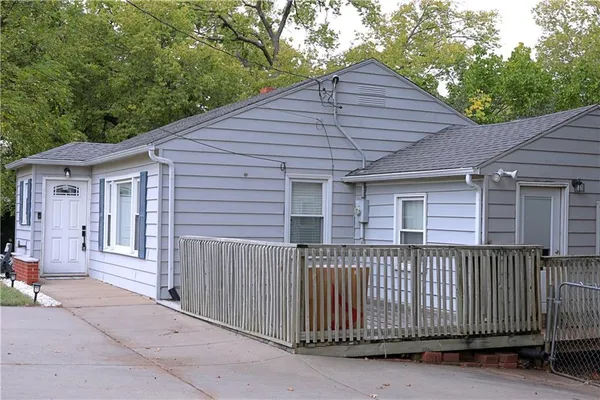$221,000 | 202 Northeast 76th Terrace, Gladstone, MO 64118