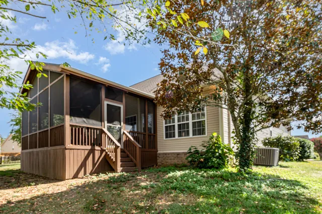 a view of an house with backyard space and garden