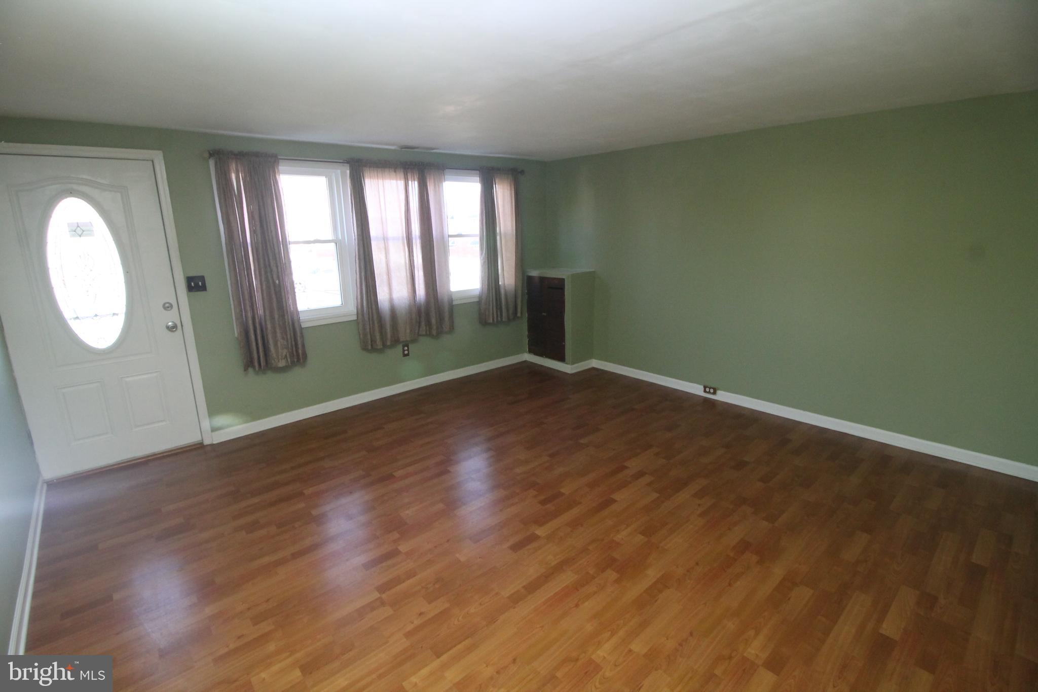 2705 Norfen Road Halethorpe, MD 21227 - Photo 7 of 19 living room