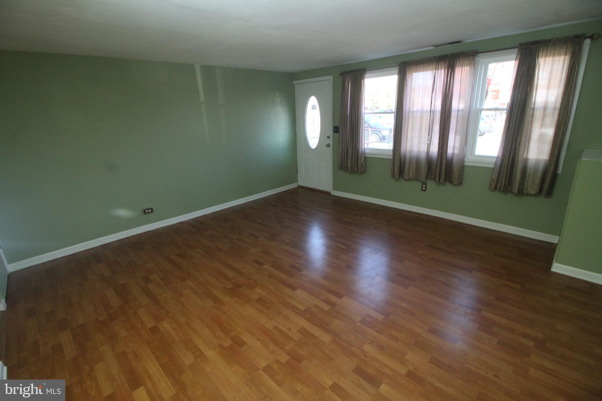 2705 Norfen Road Halethorpe, MD 21227 - Photo 8 of 19 living room