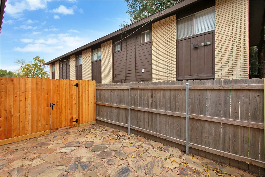 513 Boyett Street, Unit 2 College Station, TX 77840 - Photo 17 of 22 a backyard of a house