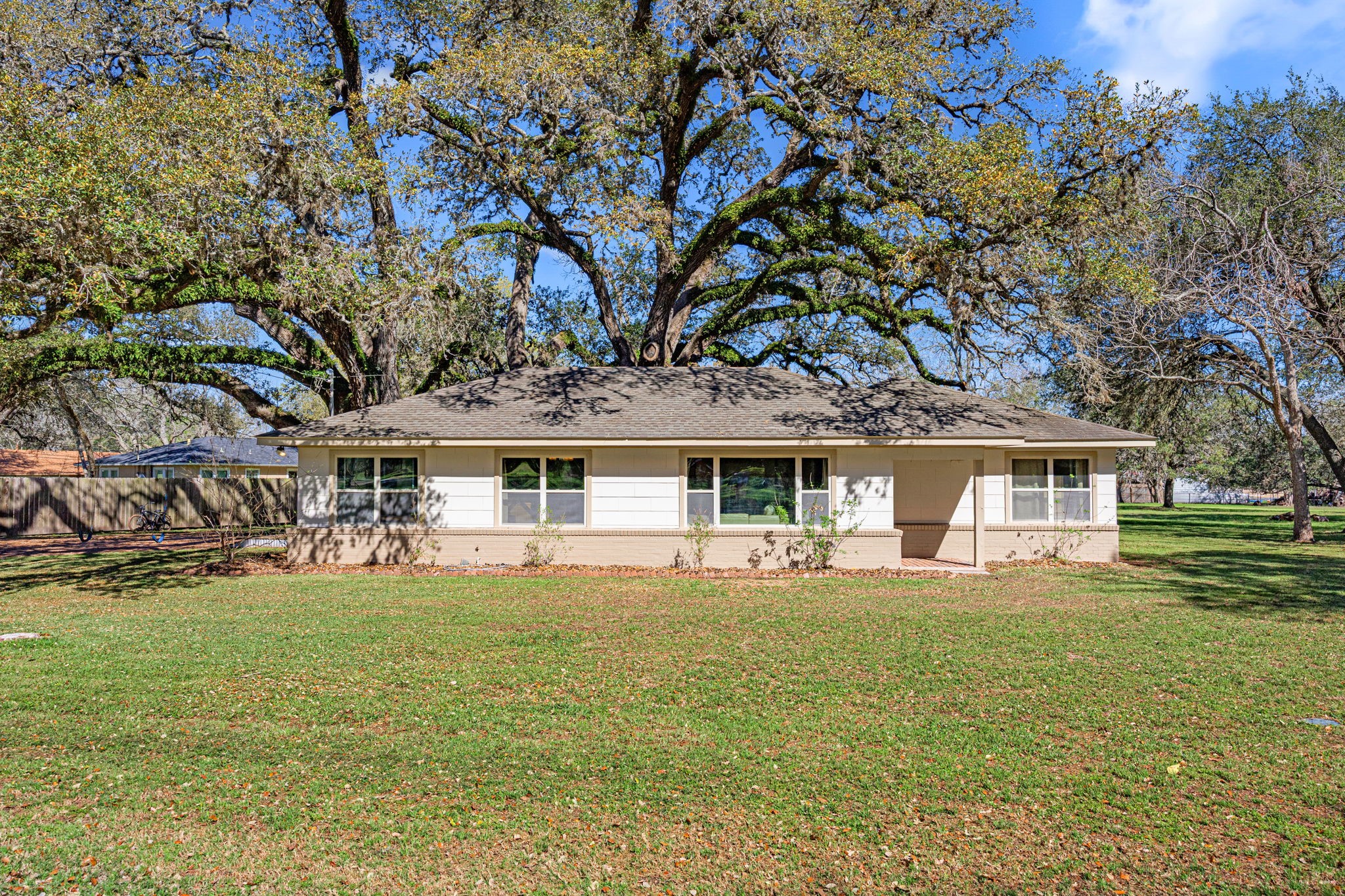 102 North Street Columbus, TX 78934 - Photo 1 of 25