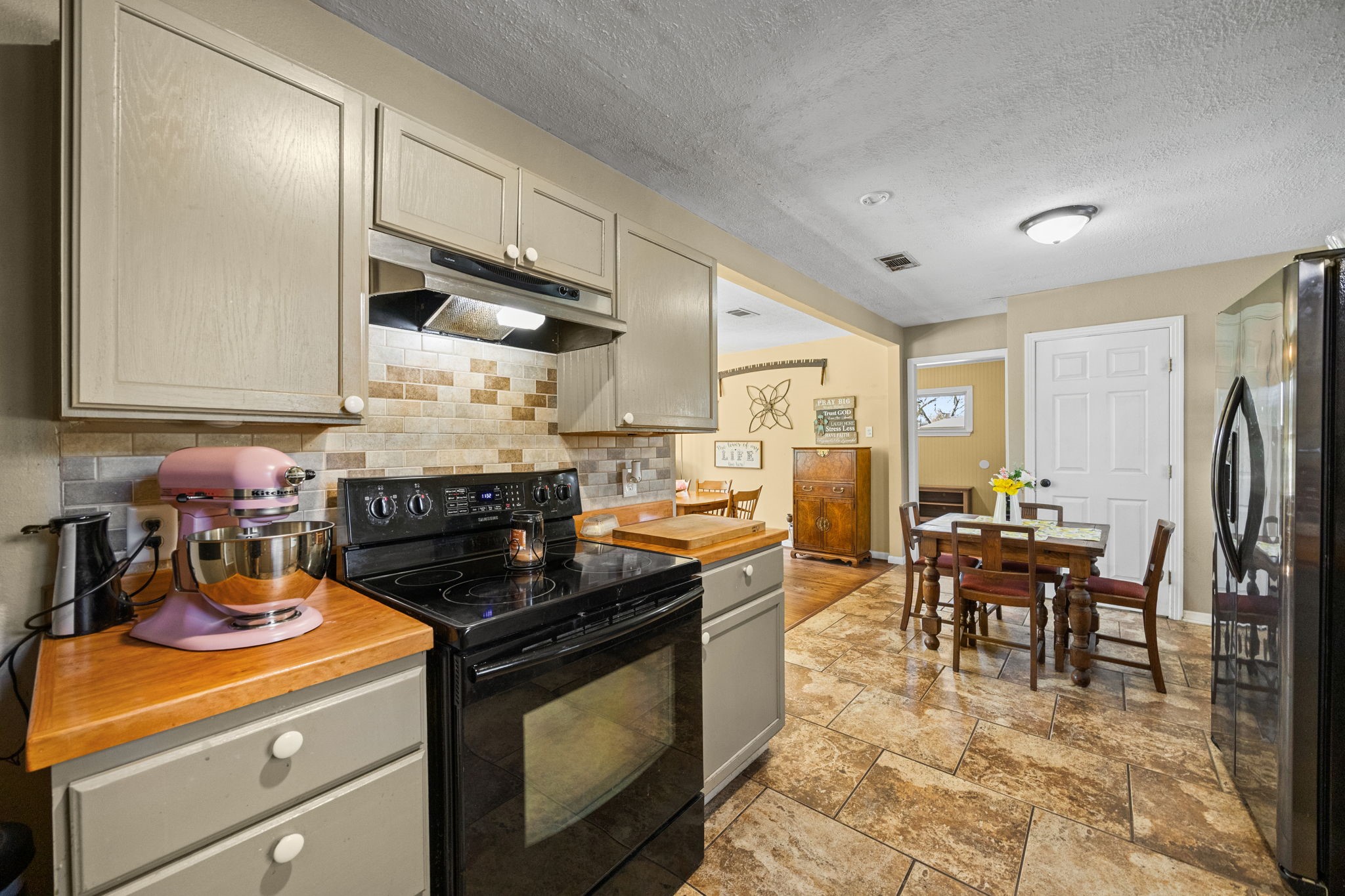 102 North Street Columbus, TX 78934 - Photo 9 of 25