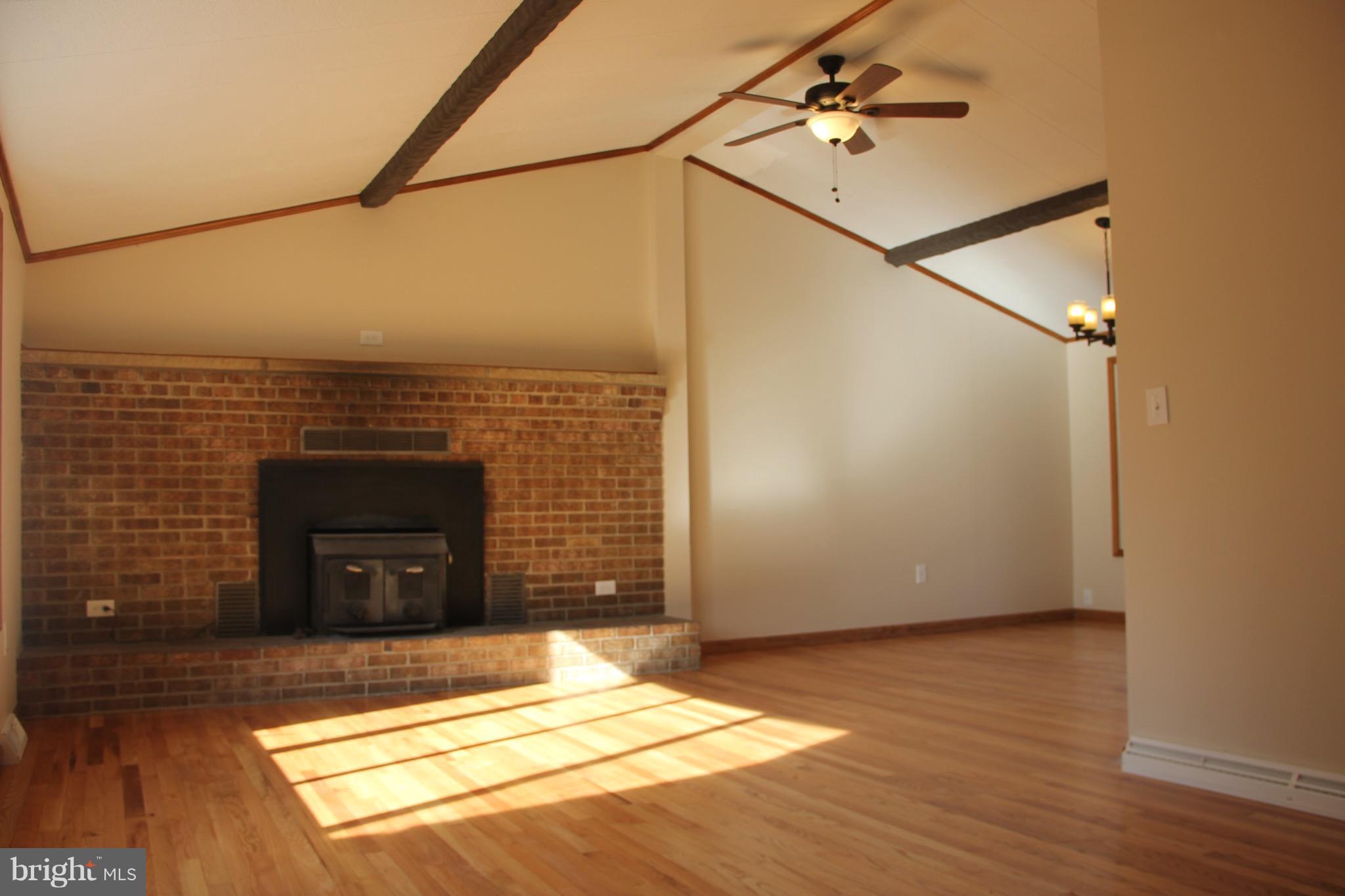 904 Hoffmaster Road Knoxville, MD 21758 - Photo 6 of 29 Living Room