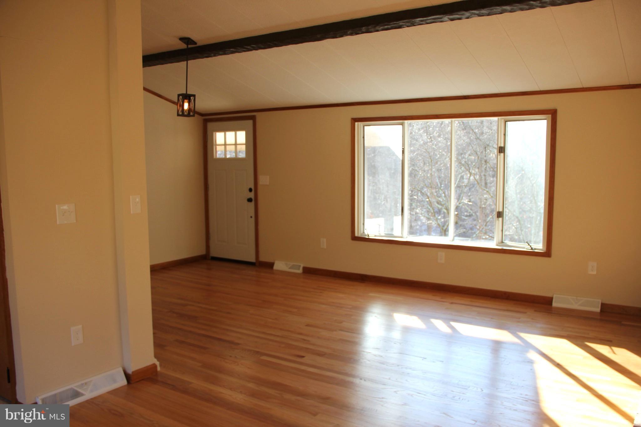 904 Hoffmaster Road Knoxville, MD 21758 - Photo 9 of 29 Living Room
