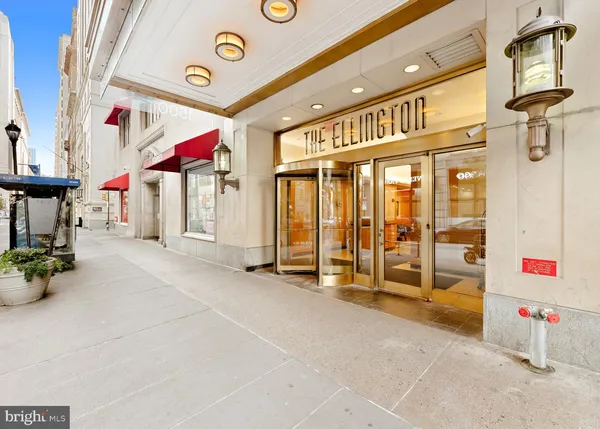 $349,900 | 1500 Chestnut Street, Unit 19F, Philadelphia, PA 19102