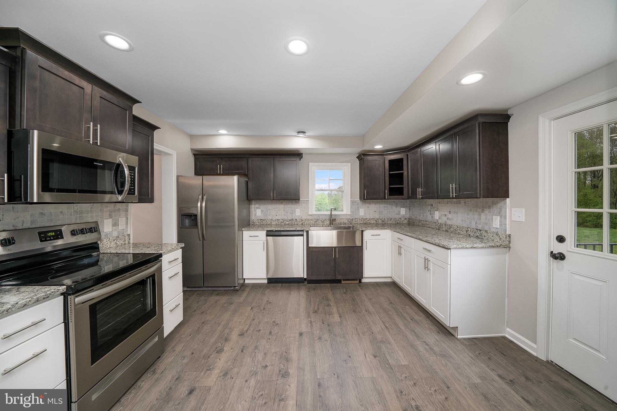 7601 Courthouse Road Spotsylvania, VA 22551 - Photo 10 of 25 Brand new kitchen with Stainless Steel Appliances!