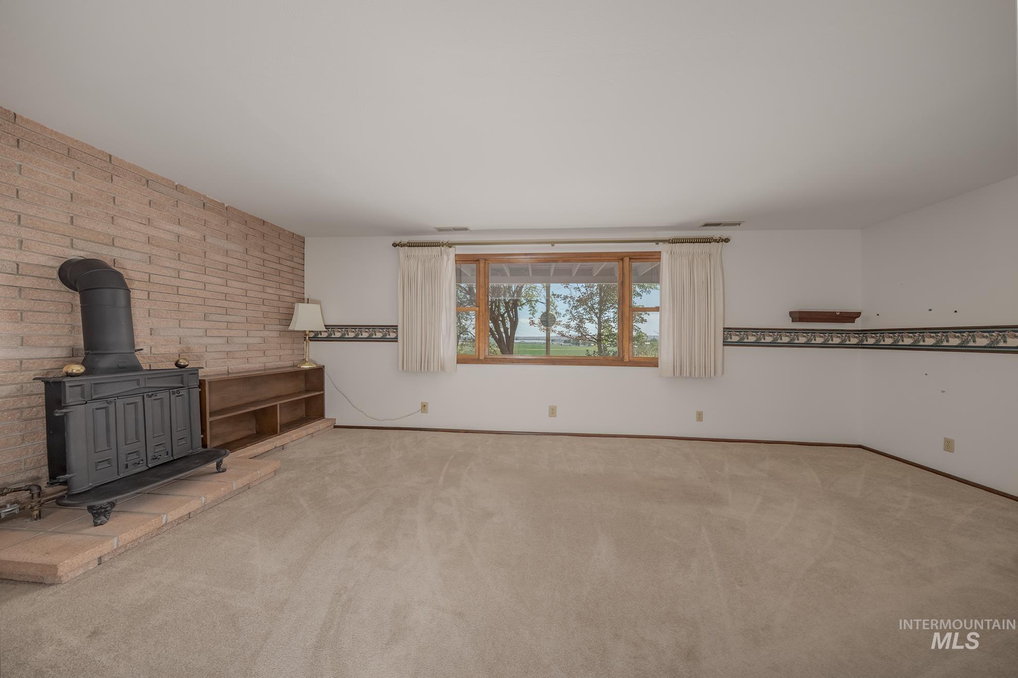 1493 Cove Road Weiser, ID 83672 - Photo 33 of 50 Living room