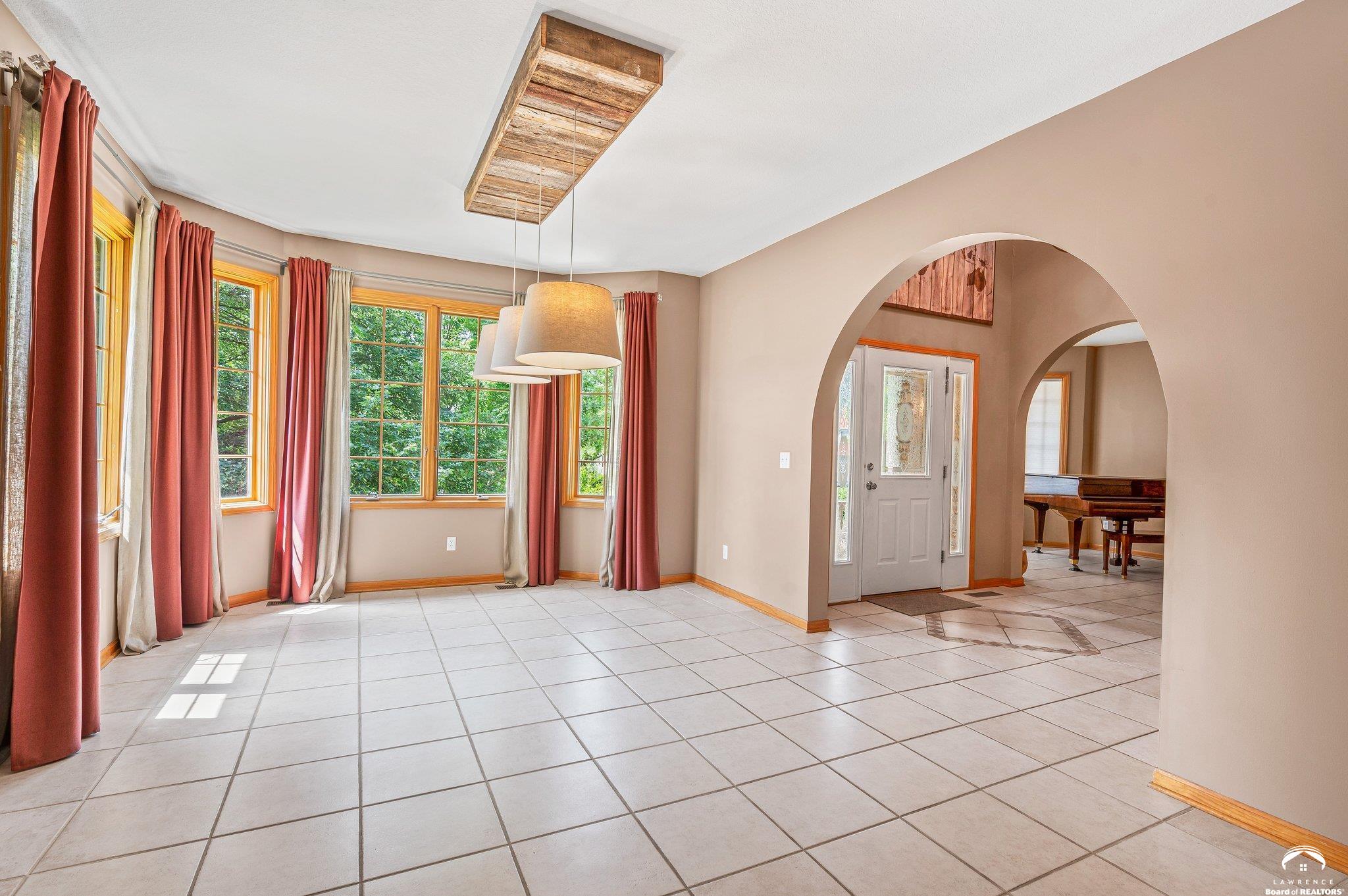 5204 Foxchase Drive Lawrence, KS 66049 - Photo 8 of 61