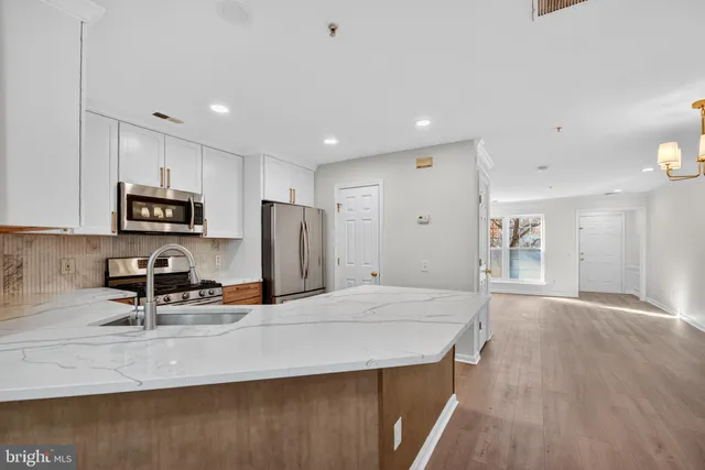 $429,900 | 46932 Courtyard Square, Sterling, VA 20164