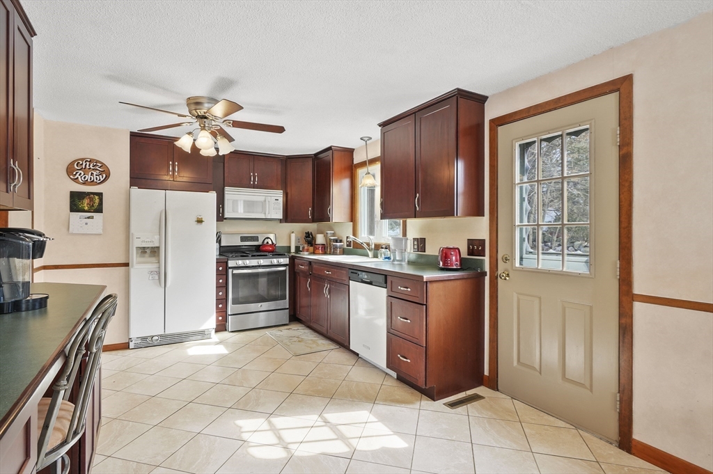 395 Providence Road, Unit 6 Grafton, MA 01560 - Photo 9 of 32 Gallery Image 9