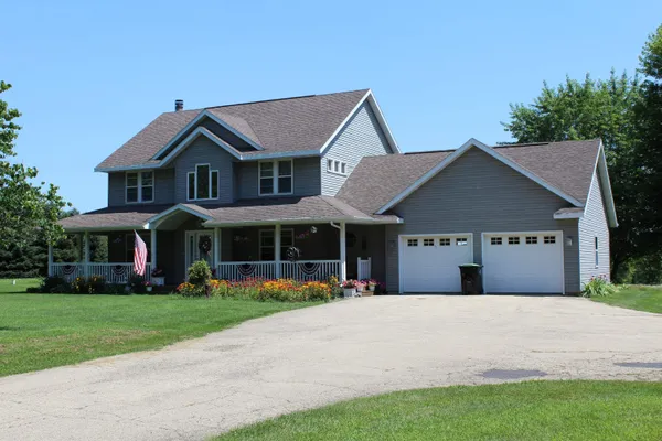 $865,000 | N9026 Hickory Point Road, Beaver Dam, WI 53916