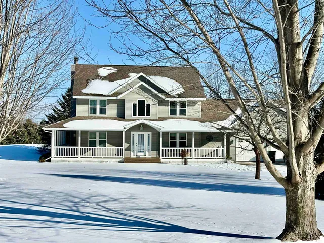 $875,000 | N9026 Hickory Point Road, Beaver Dam, WI 53916