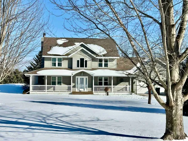 $865,000 | N9026 Hickory Point Road, Beaver Dam, WI 53916