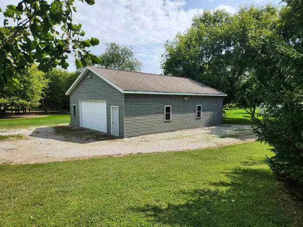 $865,000 | N9026 Hickory Point Road, Beaver Dam, WI 53916