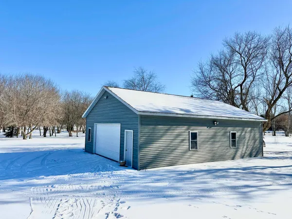 $865,000 | N9026 Hickory Point Road, Beaver Dam, WI 53916