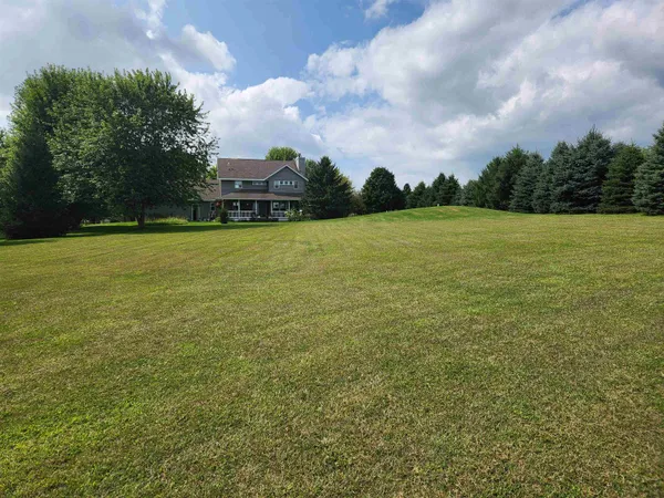 $865,000 | N9026 Hickory Point Road, Beaver Dam, WI 53916