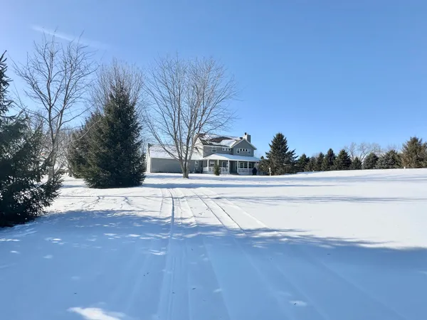 $865,000 | N9026 Hickory Point Road, Beaver Dam, WI 53916