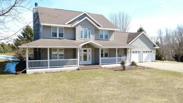 $865,000 | N9026 Hickory Point Road, Beaver Dam, WI 53916