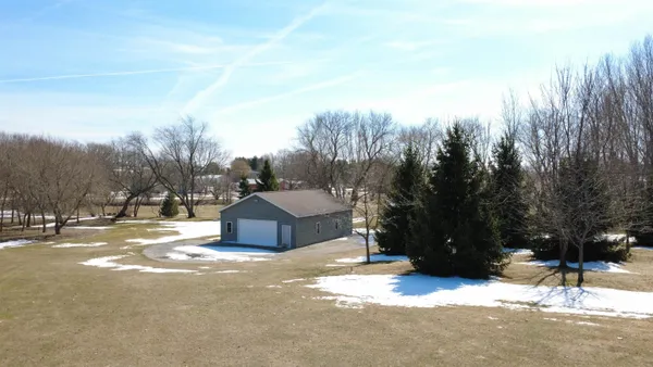 $865,000 | N9026 Hickory Point Road, Beaver Dam, WI 53916