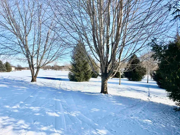 $865,000 | N9026 Hickory Point Road, Beaver Dam, WI 53916