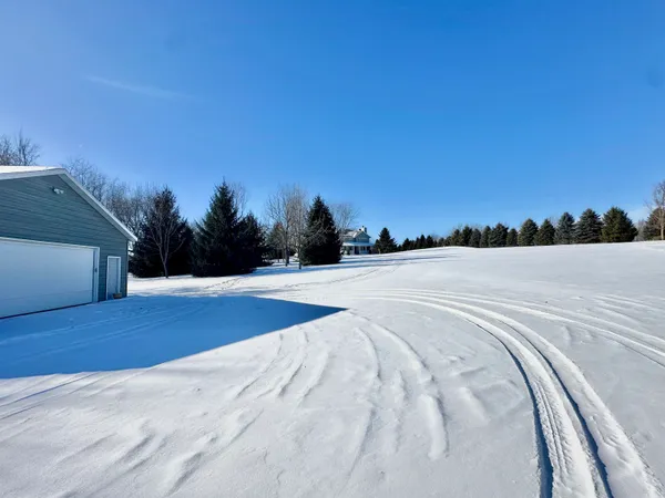 $865,000 | N9026 Hickory Point Road, Beaver Dam, WI 53916
