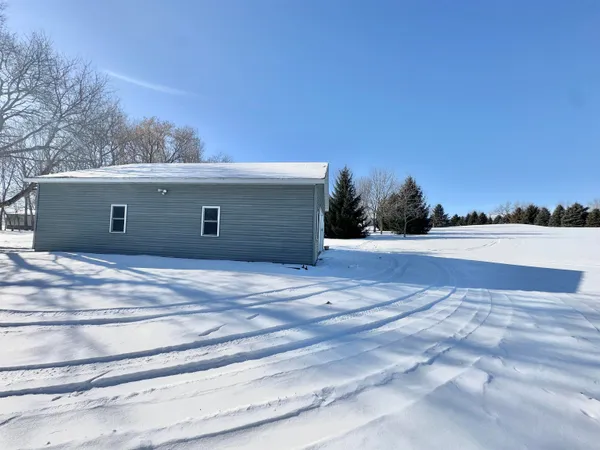 $865,000 | N9026 Hickory Point Road, Beaver Dam, WI 53916