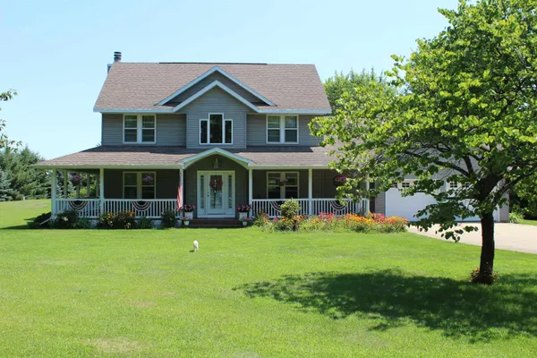 $865,000 | N9026 Hickory Point Road, Beaver Dam, WI 53916