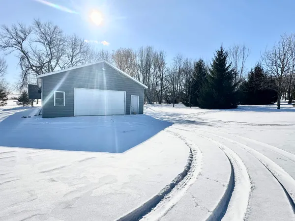 $865,000 | N9026 Hickory Point Road, Beaver Dam, WI 53916