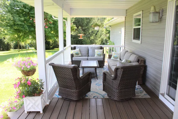 $865,000 | N9026 Hickory Point Road, Beaver Dam, WI 53916