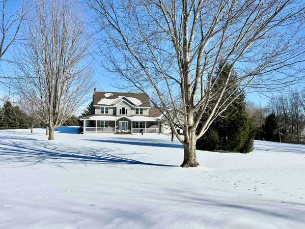 $865,000 | N9026 Hickory Point Road, Beaver Dam, WI 53916